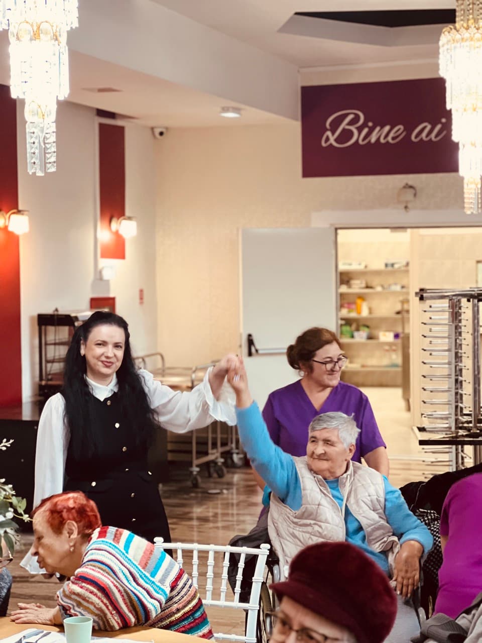 Seniori dans si activitati sociale la AsertivO Otopeni